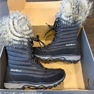 Eddie Bauer Women's Black and Gray Winter Boots